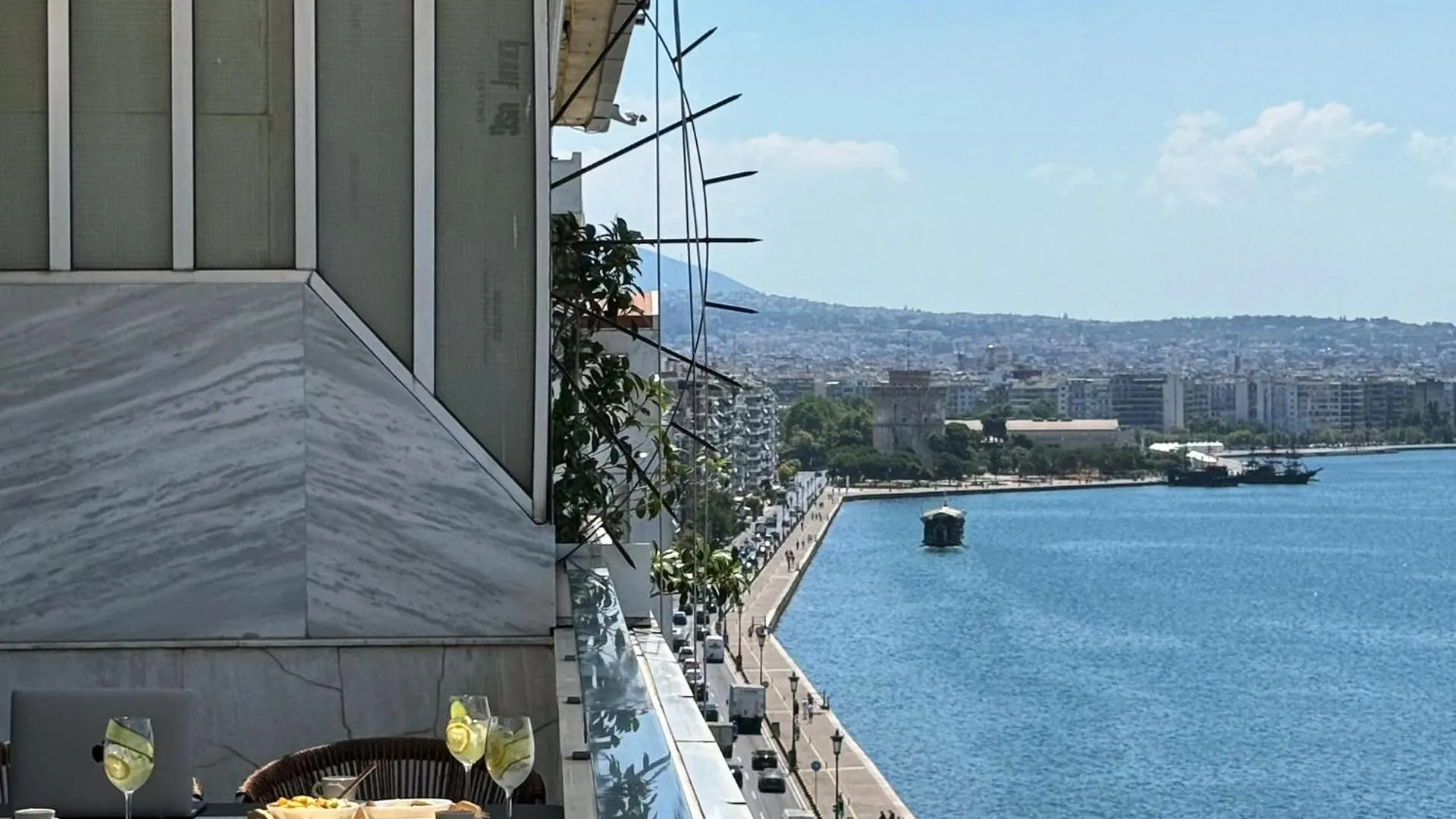 Zeusbnb Penthouse Sea View location